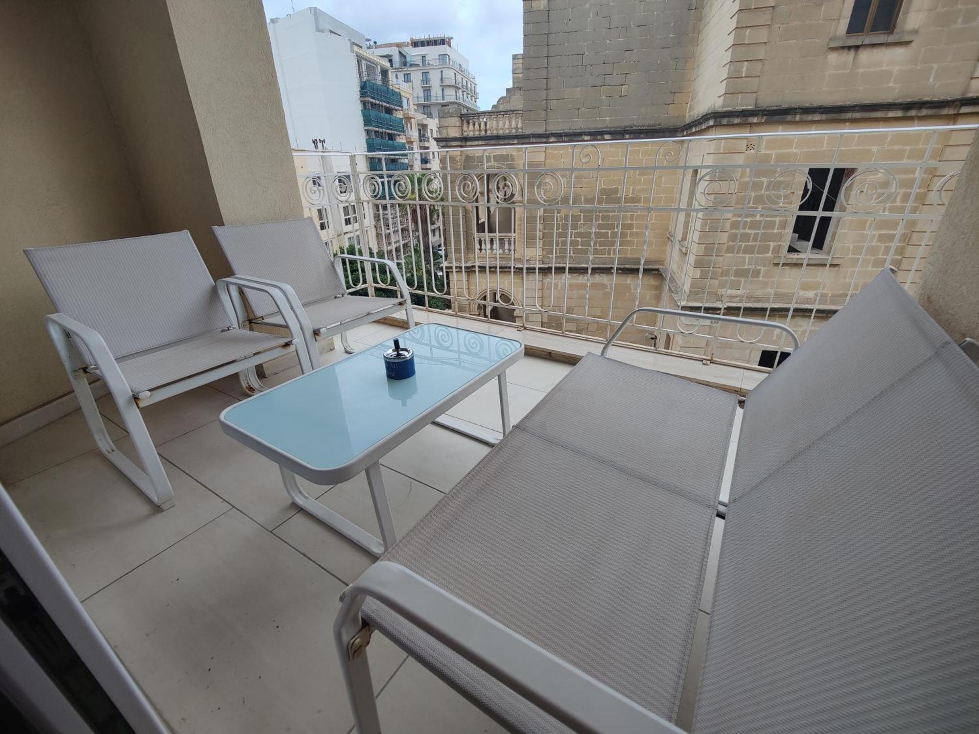 Central Modern Sliema 2 Bedroom Apartment Extérieur photo